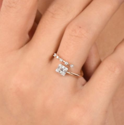 0,30 Karat Pırlanta Özel Baget Yüzük E Renk