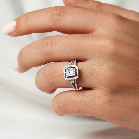 0,68 Karat Pırlanta Baget Yüzük G Renk