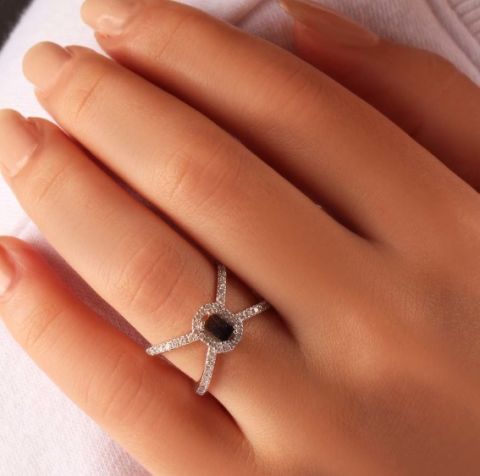 0,77 Karat Pırlantalı Safir Yüzük F Renk