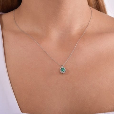 0,66 Karat Pırlantalı Zümrüt Kolye