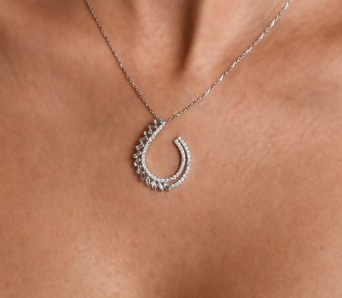 0,84 Karat Pırlanta Baget Kolye F Renk