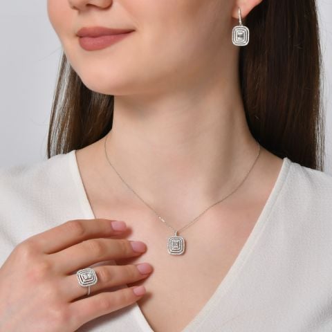 0,58 Karat Baget Pırlanta Kolye