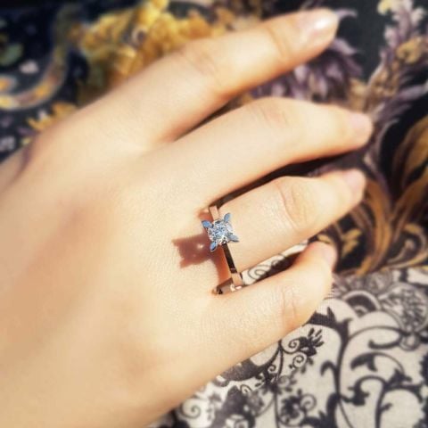 0,70 Karat Tektaş Pırlanta Yüzük D-SI 14K - IDL Sertifikalı