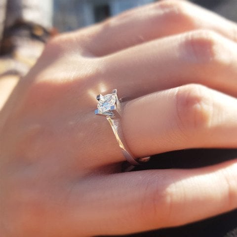 0,50 Karat Pırlanta Tektaş Yüzük F Renk