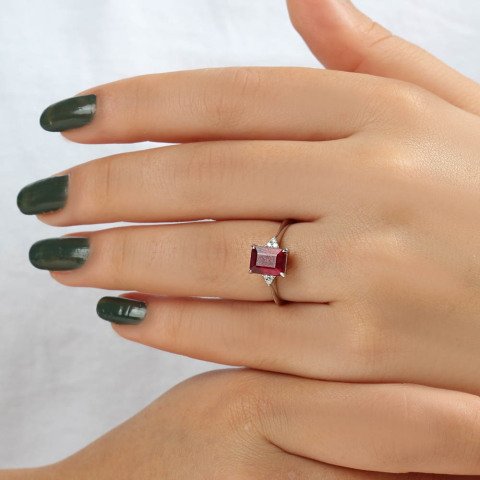 2,59 Karat Pırlantalı Yakut Yüzük F Renk