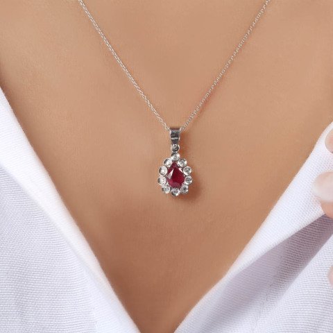 0,61 Karat Pırlantalı Yakut Kolye F Renk