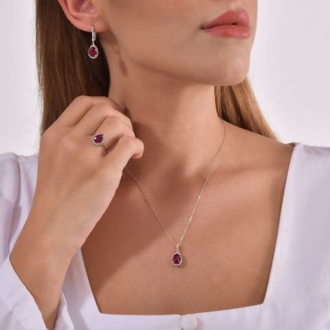 4,60 Karat Pırlantalı Yakut Küpe