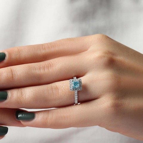 0,96 Karat Pırlantalı Blue Topaz Yüzük F Renk